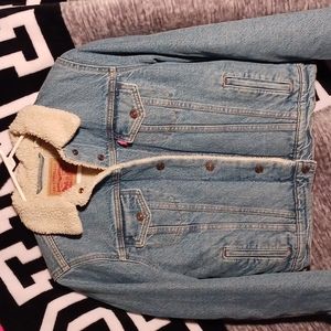 Levi’s Ex- Boyfriend Sherpa Trucker Jacket Size Small